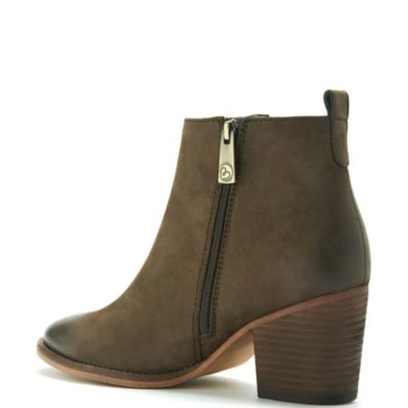 LIKE NEW Blondo waterproof ankle booties - Picture 12 of 12